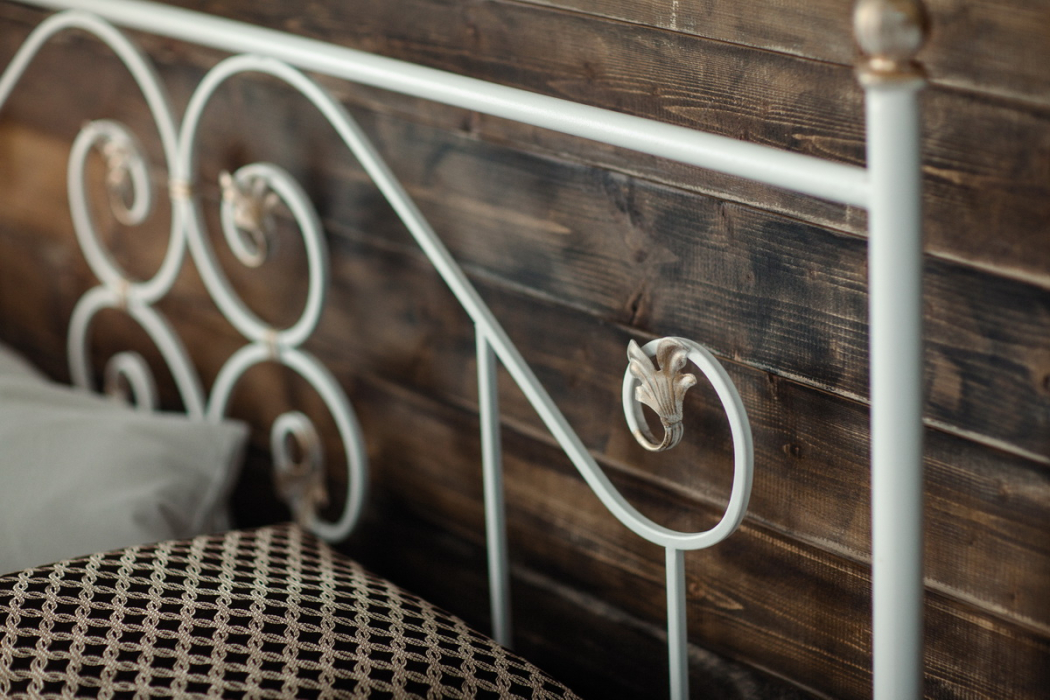 Кованые кровати, Кованая кровать Камелия 1.8 с одной спинкой
