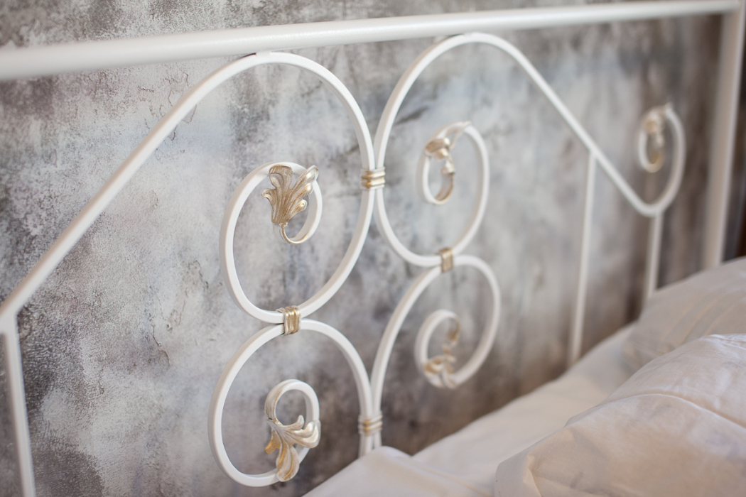 Кованые кровати, Кованая кровать Камелия 1.8 с одной спинкой